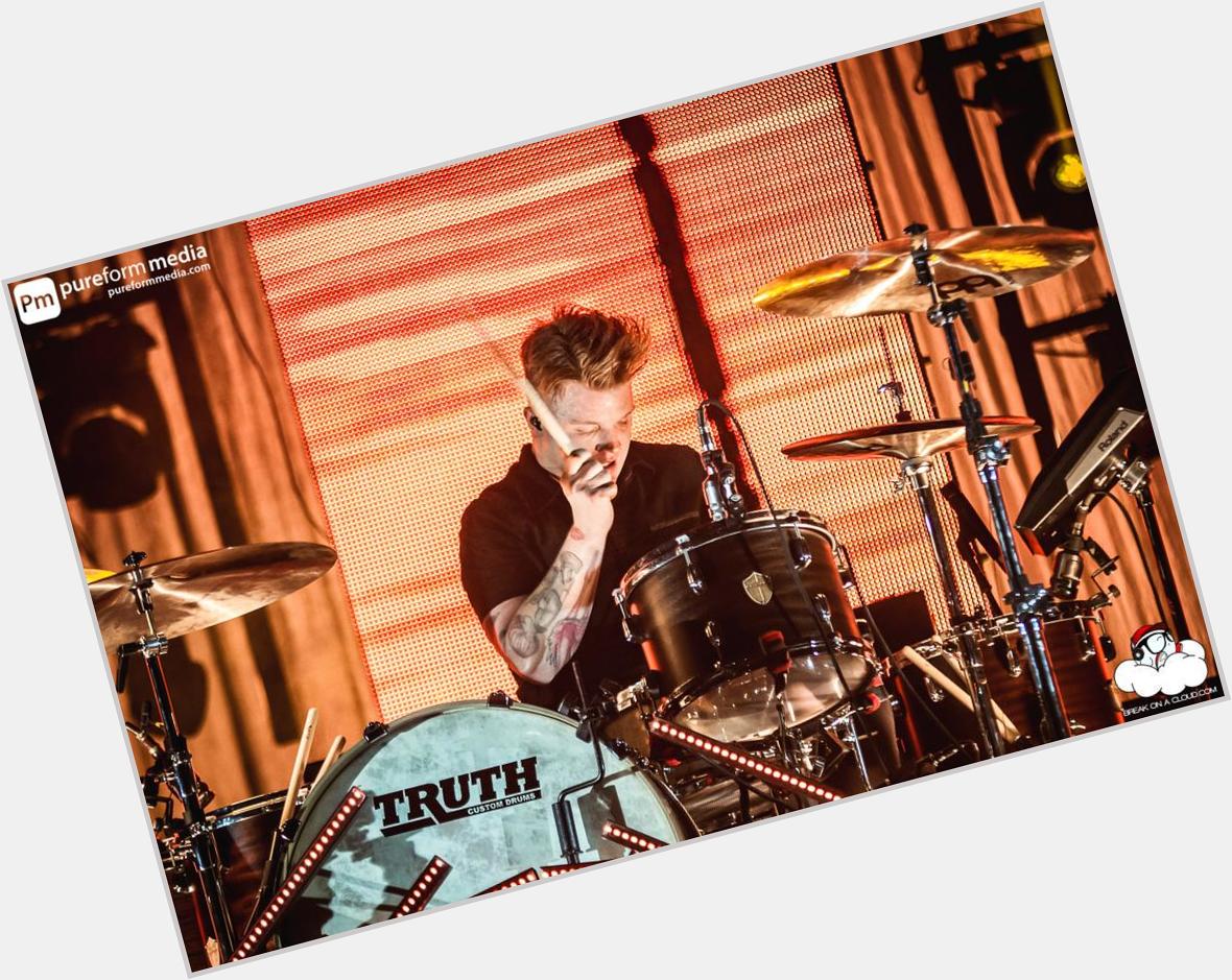 Hoje é aniversário do Aaron Gillespie, o baterista que acompanha a banda nas turnês! Happy Bday <3 