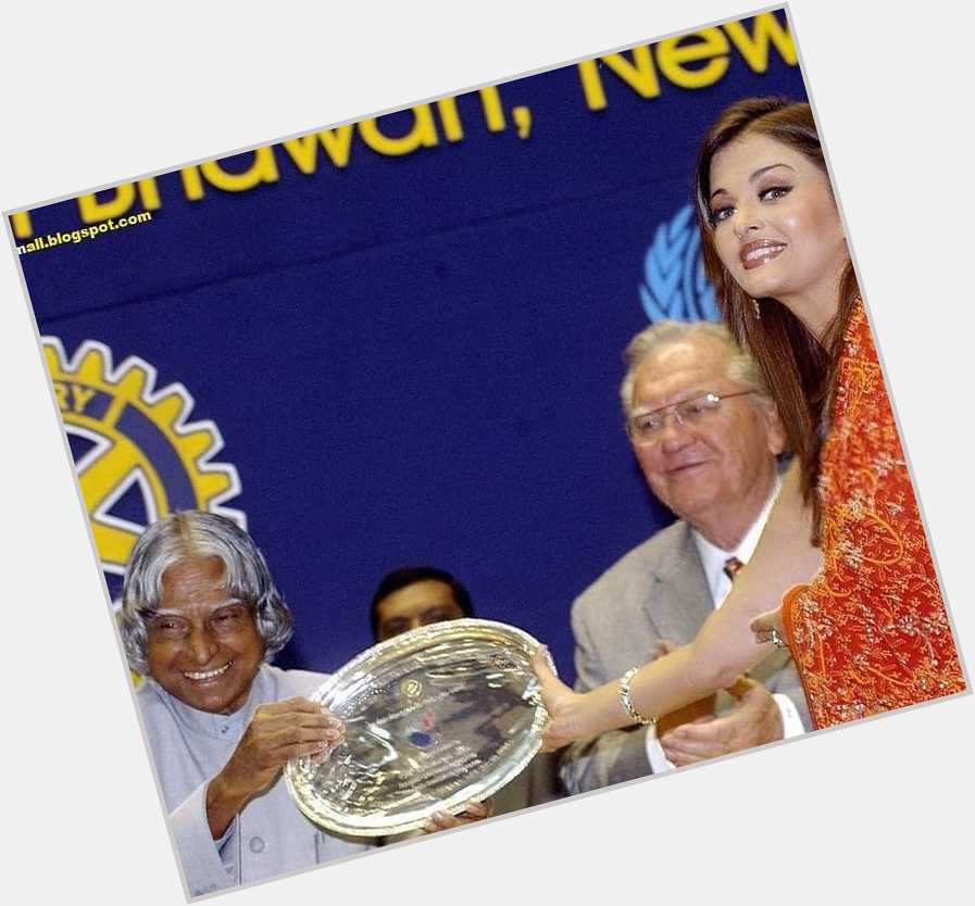 Aishwarya Rai being honoured by then President Dr APJ Abdul Kalam
HAPPY BIRTHDAY AISHWARYA RAI 