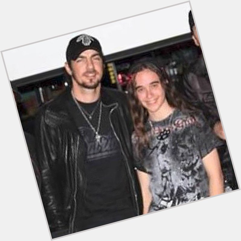 Happy birthday, Adam Gontier! That man s voice will never fail to make me swoon. 