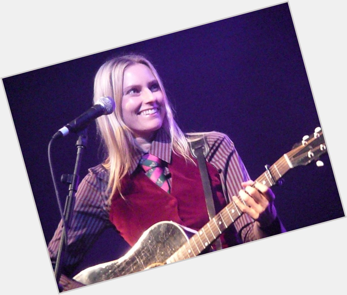 Happy 57th Birthday to Aimee Mann, one of the best singer-songwriters out there. 