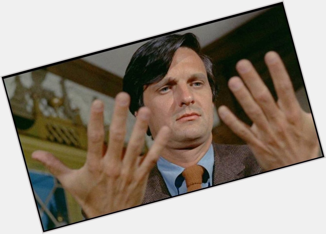 Happy Birthday to Alan Alda ! Horror fans may remember him from The Mephisto Waltz (1971). 