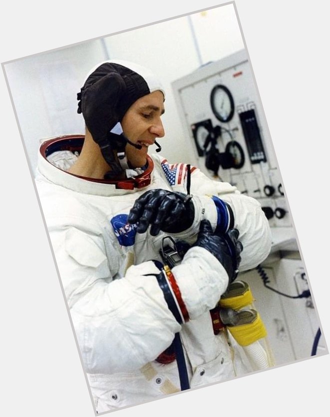 RETRO SPACE IMAGE DISCS -  - Happy Birthday Wishes to Astronaut Alan Bean! 