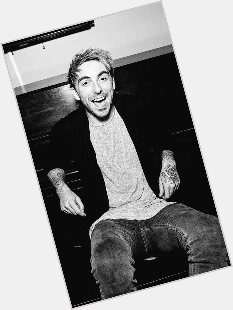 Happy 28th birthday to my dad alex gaskarth  thanks for being you. 