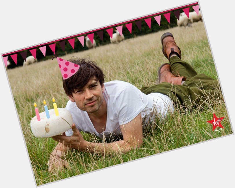 HAPPY BIRTHDAY to music AND cheese taste-maker, bassist Alex James.

Have a \grate\ day! 