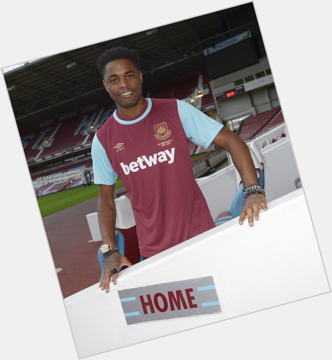 HAPPY BIRTHDAY! Wishing a very happy 28th birthday to Alex Song from everyone at the Club! 