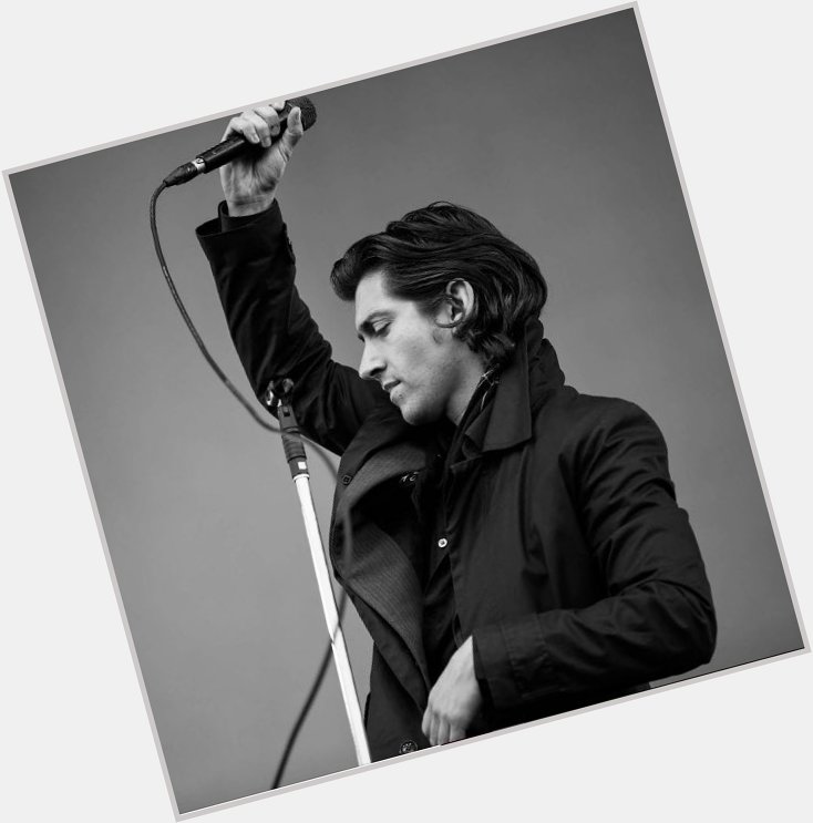Happy birthday to the one & only Alex Turner. Have a good day, record a new album or something. 