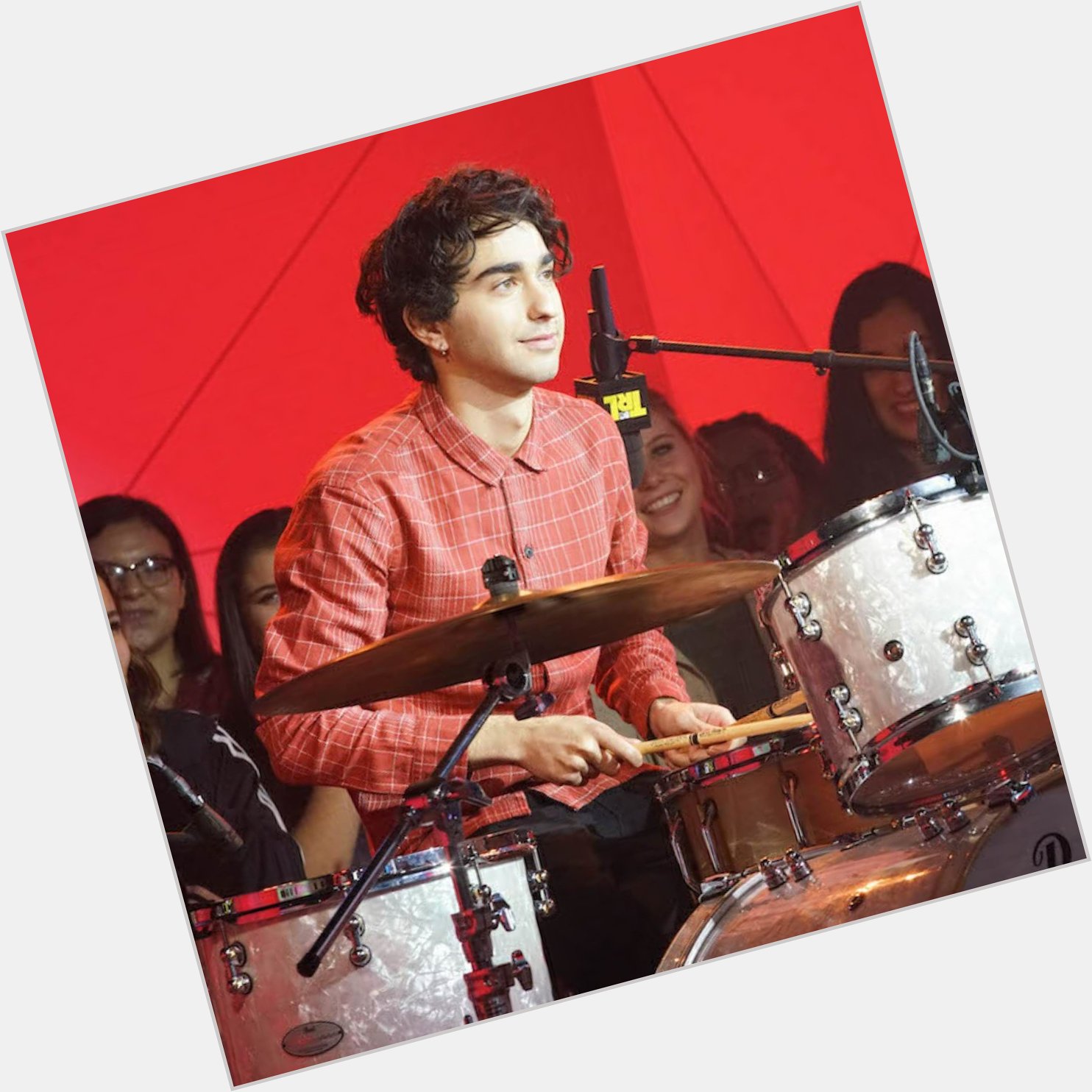Happy Birthday to greatest, most amazing, and truly inspiring drummer boy and actor. ALEX WOLFF 