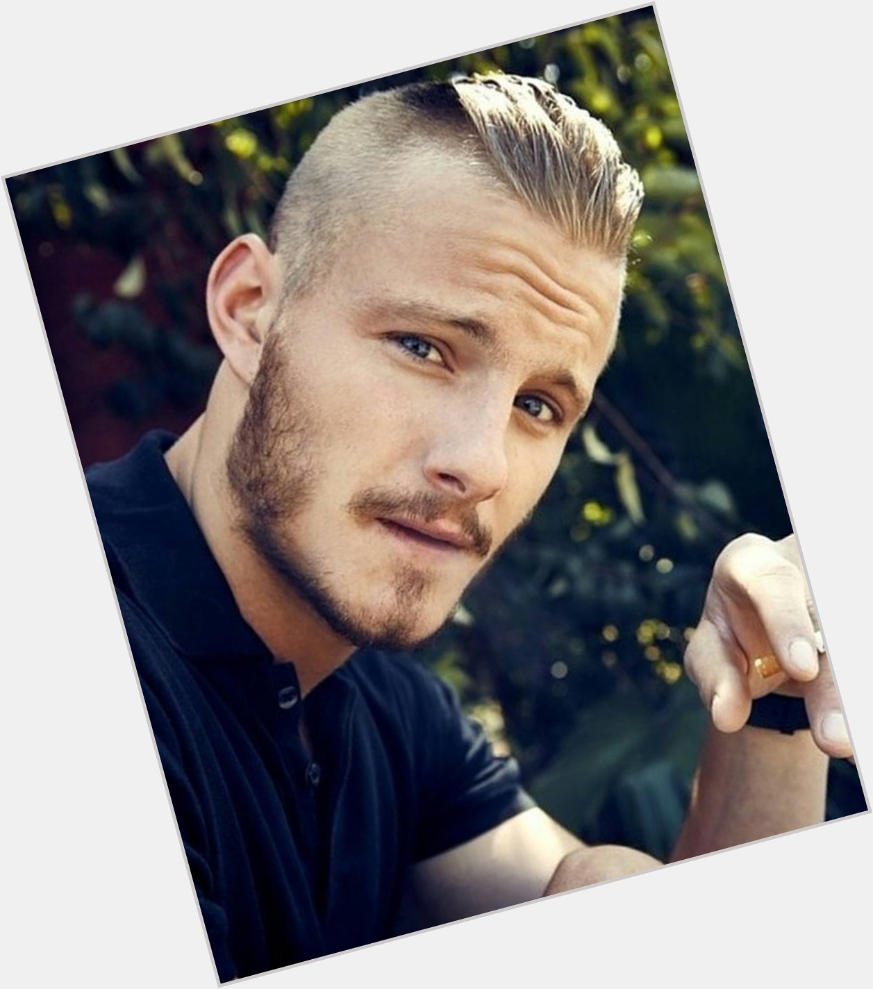 Hoy cumple 25 años Alexander Ludwig! 

Happy birthday Ironside! Skål! Greetings from Argentina 