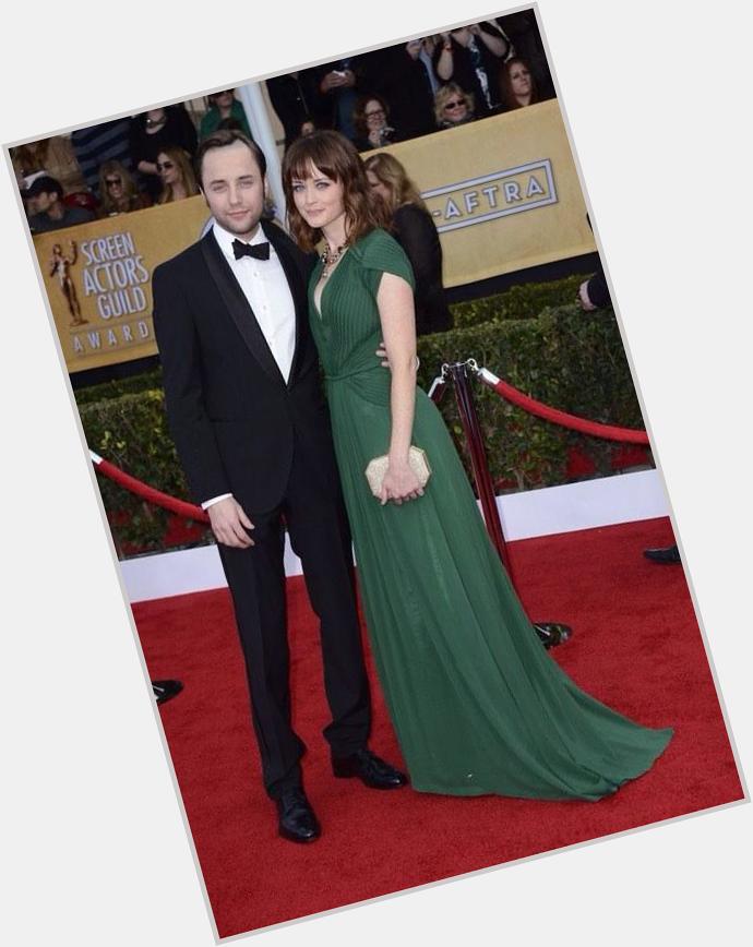 I wanna wish a happy 33rd birthday 2 Alexis Bledel I hope she has a great day with her hubby Vincent Kartheiser 