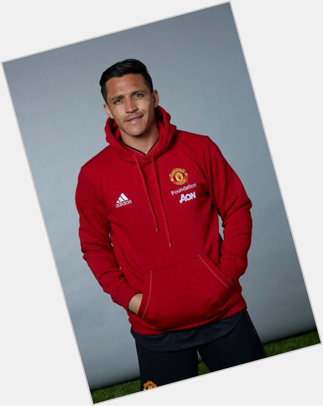  On this in 1988, Alexis Sanchez was born. Happy birthday , Alexis. Quick recovery. 