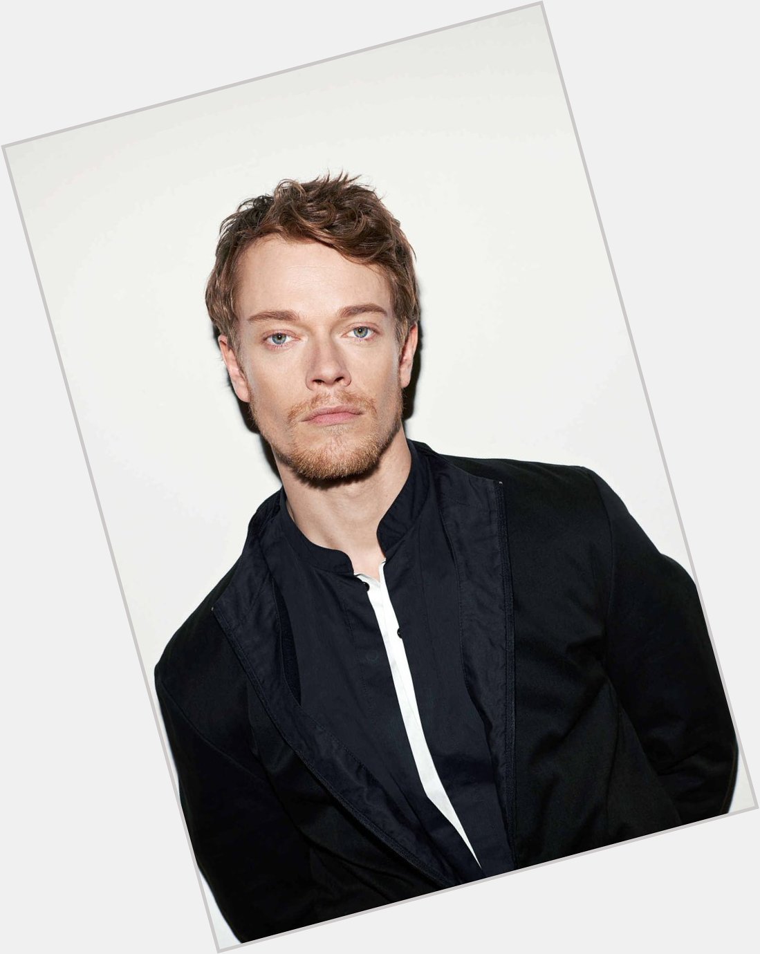 Wishing happy birthday to acting powerhouse and talented Alfie Allen 