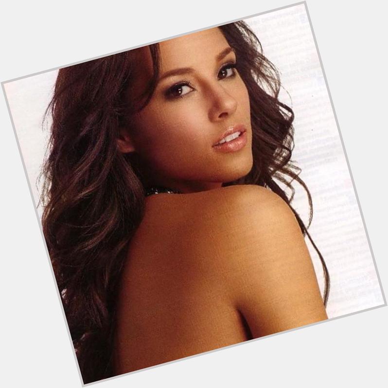 Happy birthday Alicia Keys. 34 is Sexy on you.  