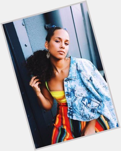Happy birthday to the ICONIC Alicia Keys. Thanks for being a music/style/life icon for us from the 2000s  to today! 