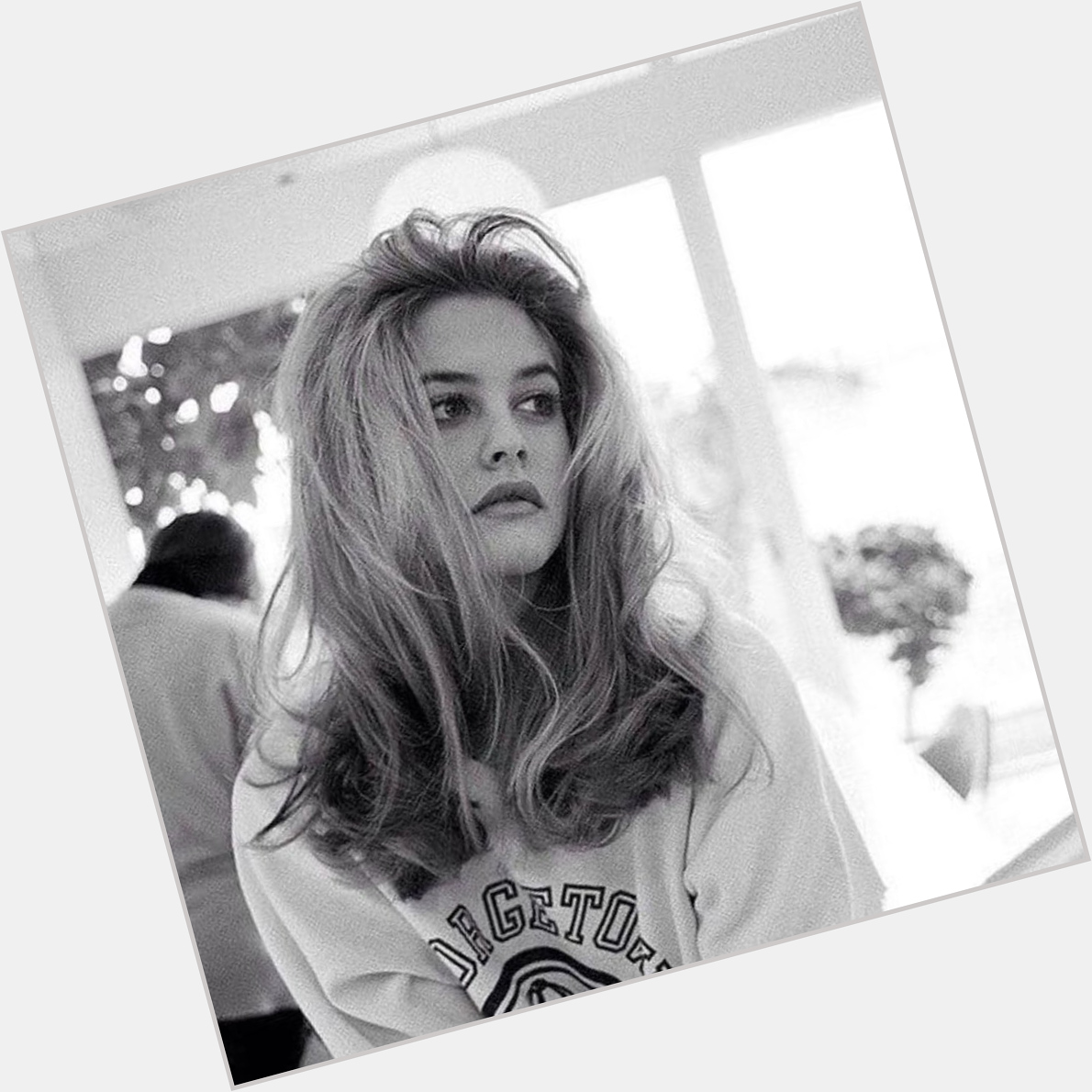 Happy 44th birthday to Alicia Silverstone! 

What\s the first thing that comes to mind when you think of her? 