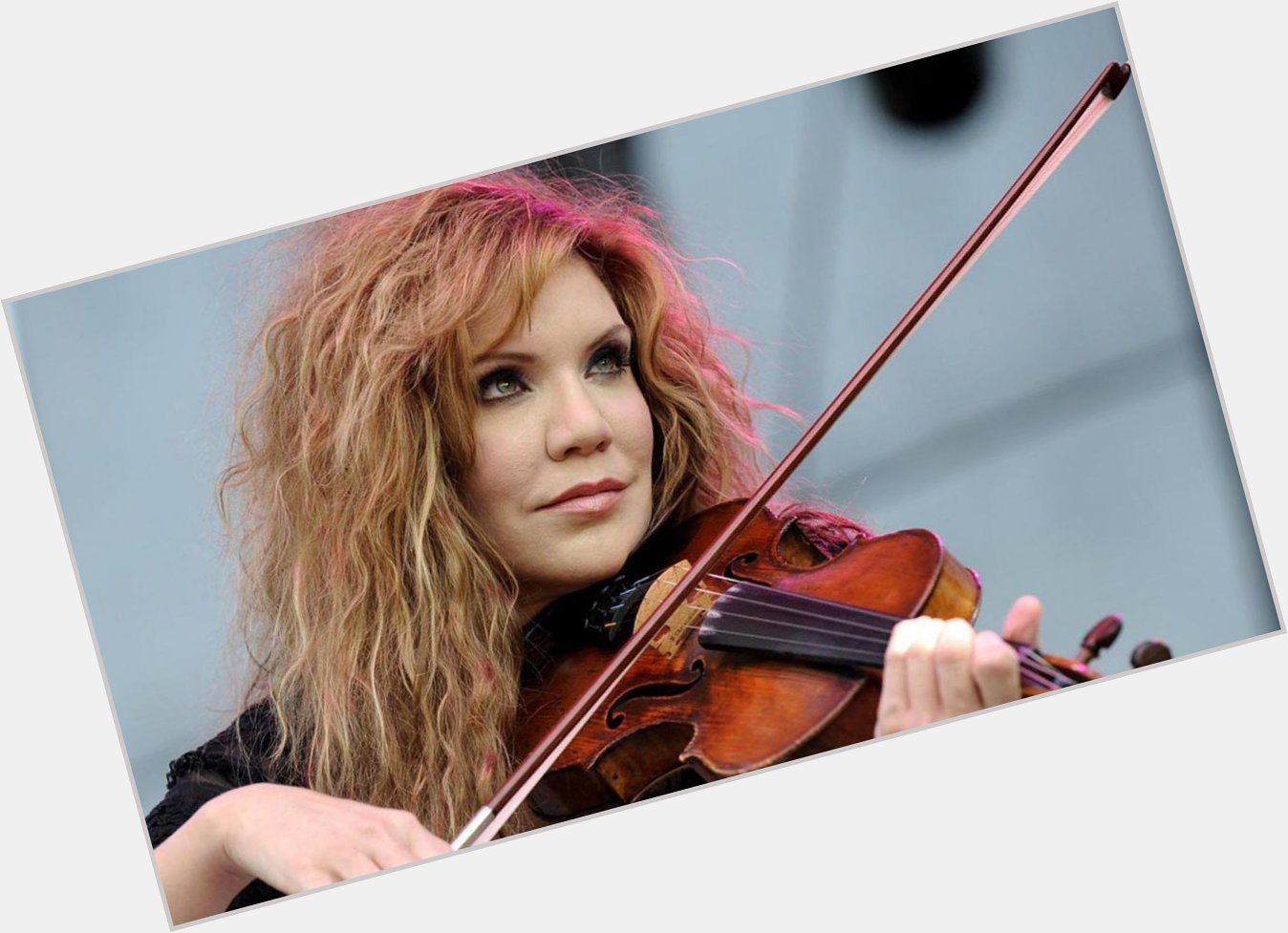 Happy 48th Birthday to bluegrass-country singer and musician, Alison Krauss! 