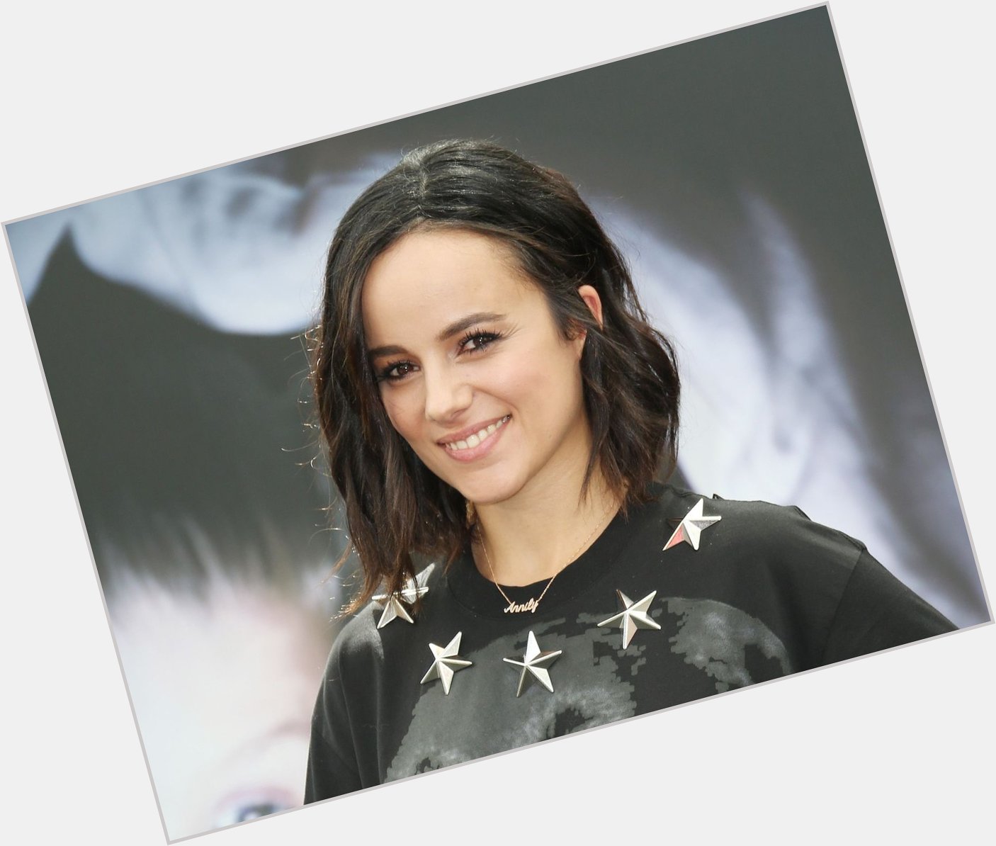 Happy birthday to French queen Alizée idk a better French woman 