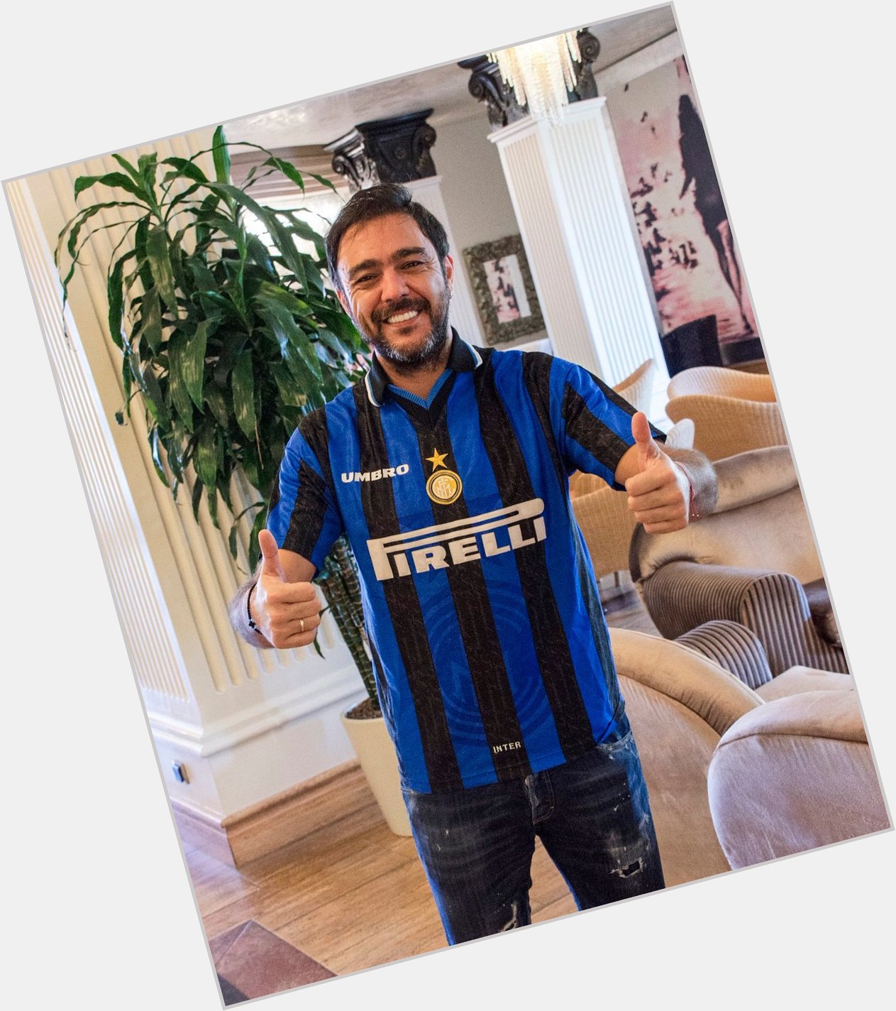 Happy Birthday Álvaro Recoba! We managed to reunite Álvaro with this great shirt from 1997-98 a few years ago. 