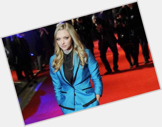 Happy Birthday to the gorgeous Amanda Seyfried! We simply love her bold, blue look here. 
