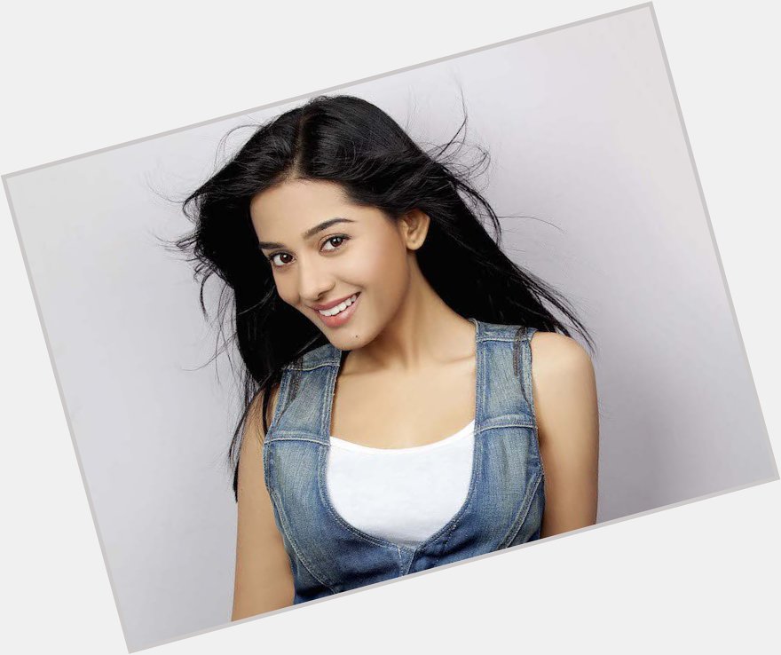 Wishing a very happy birthday to beautiful Amrita Rao. Double Tap to wish her and please leave your wishes below. 