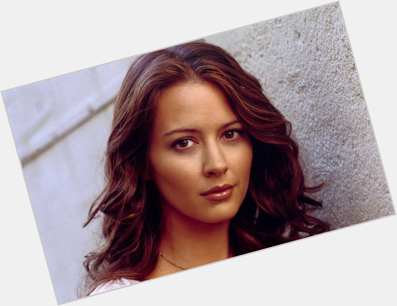 Happy Birthday to Amy Acker (Grimm and The Gifted) be always happy and beautiful       