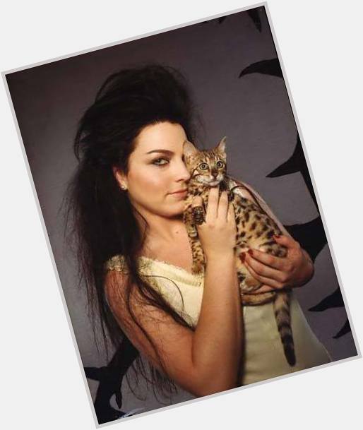 Amy Lee loves cats. >^..^<

Happy Birthday, Amy Lee!   