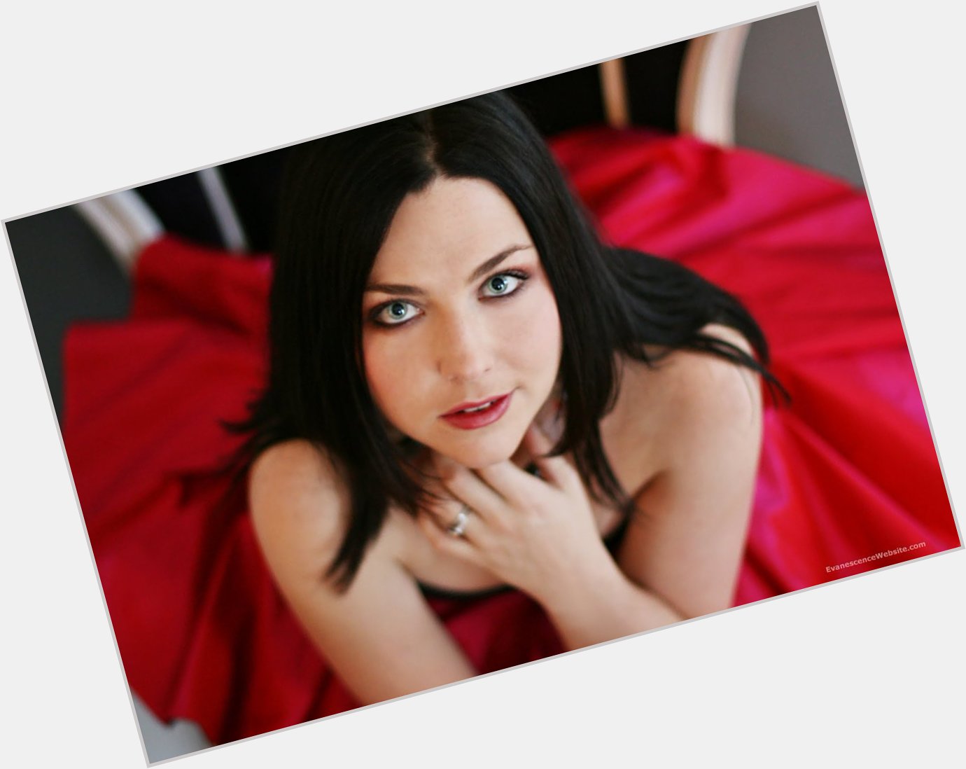 Happy Birthday to Amy Lee from one of my favorite modern bands, Evanescence.... 
