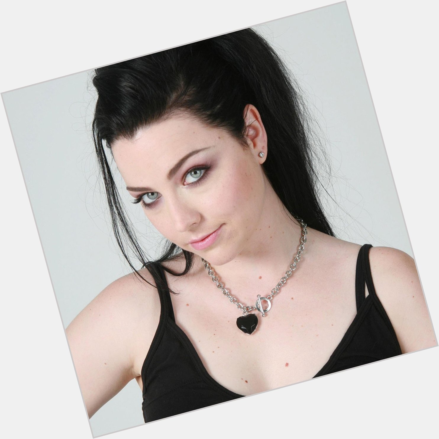 Join us here at in wishing Amy Lee a very Happy Birthday today    