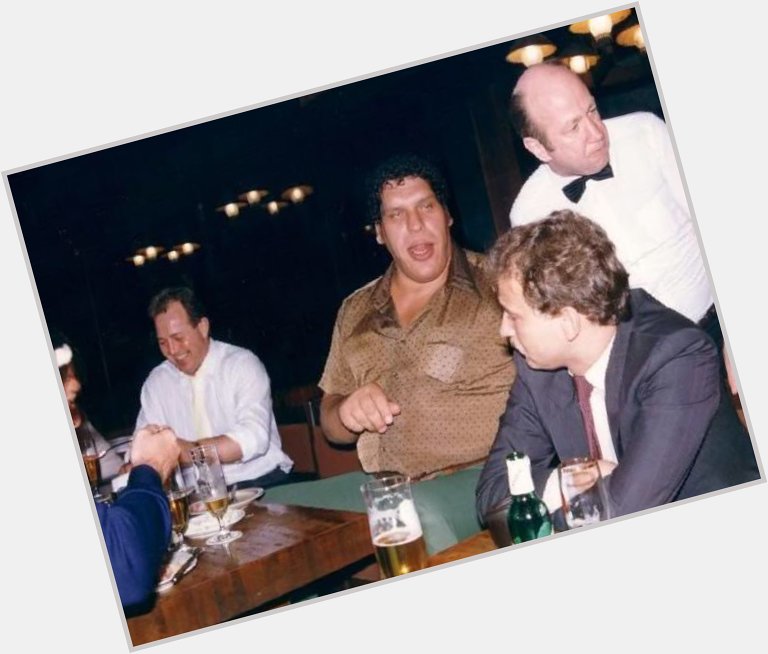 Happy Birthday to the late great André the Giant. Here\s a rare photo of him at a bar 126 beers deep. 
