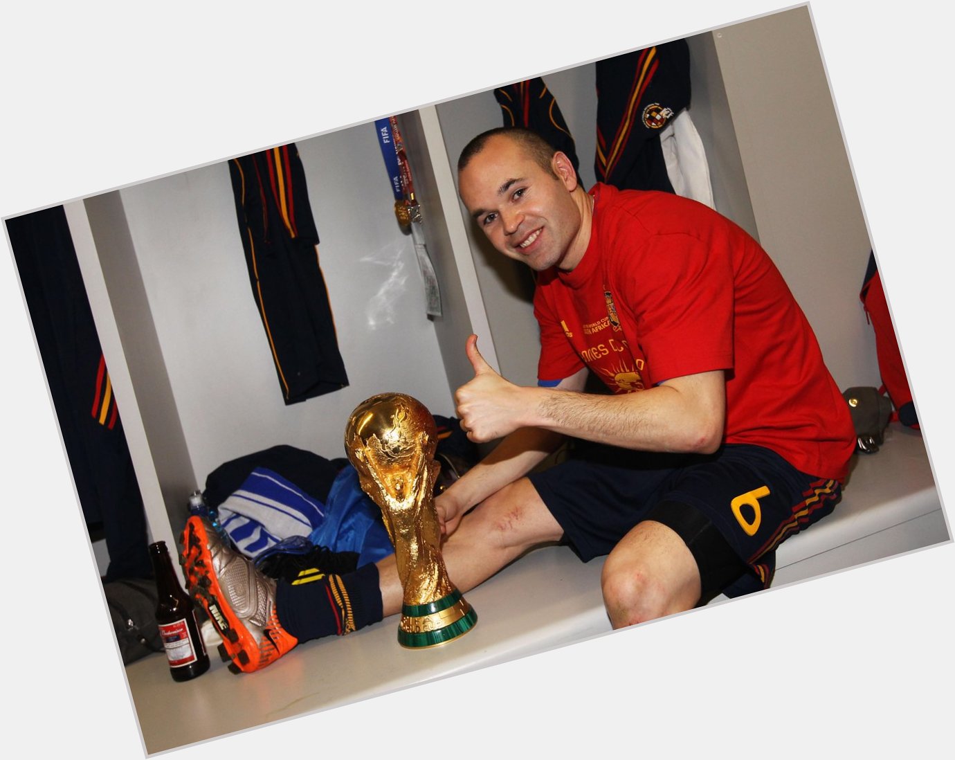 Happy Birthday Don Andres Iniesta. True legend, have a nice day Mr. Late goals!   