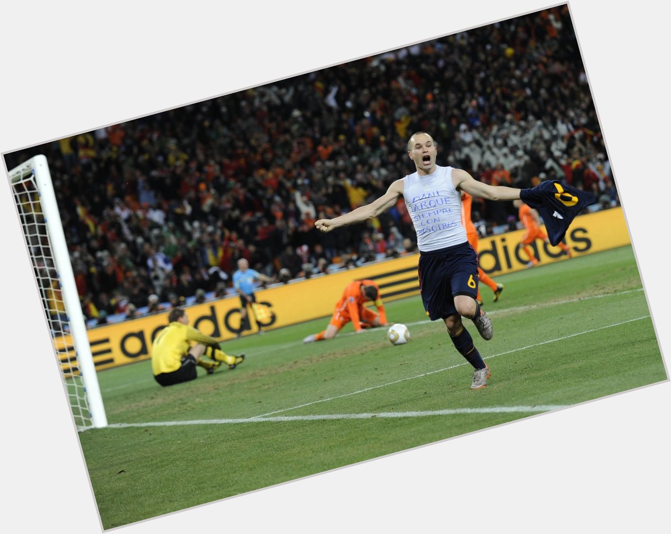  Happy Birthday Andres Iniesta. European Football will miss you! 