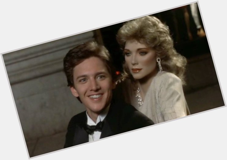 Happy birthday to Andrew McCarthy, one of the icons of 80s cinema. Don t get any splinters! 