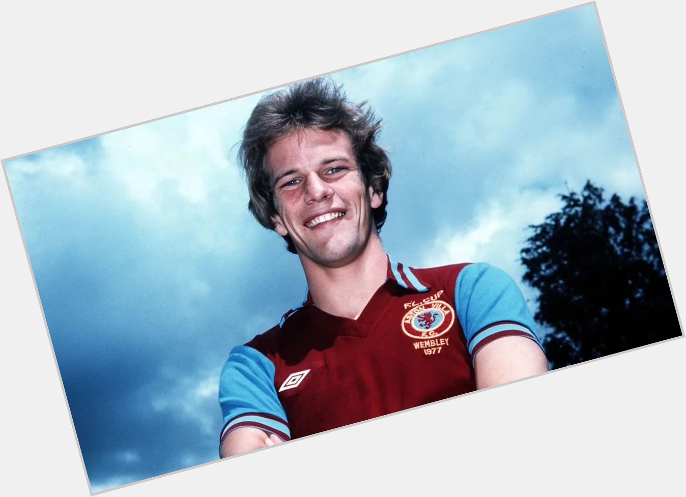 Happy 66th Birthday to Andy Gray.
What a player he was.  