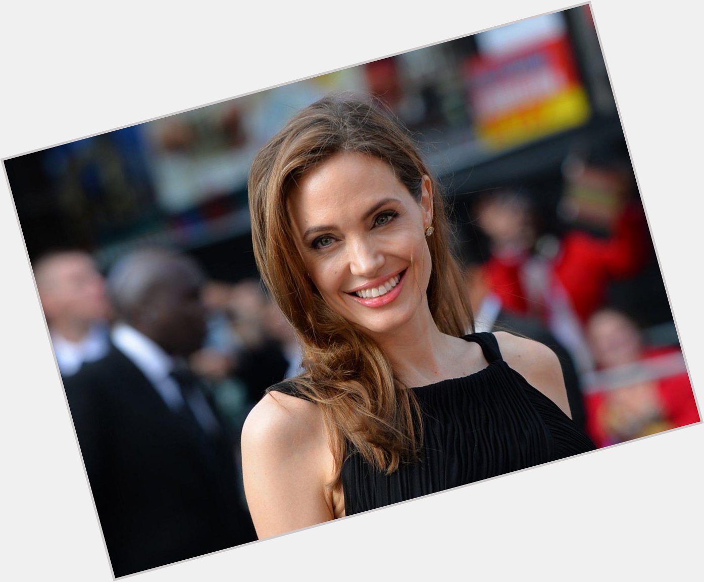 Happy Birthday, Angelina Jolie. Uma das atrizes mais belas e bem pagas de Hollywood, chega aos 40 anos!   