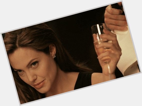 Happy birthday Angelina Jolie ! Retour sur ses rôles les plus torrides --->  