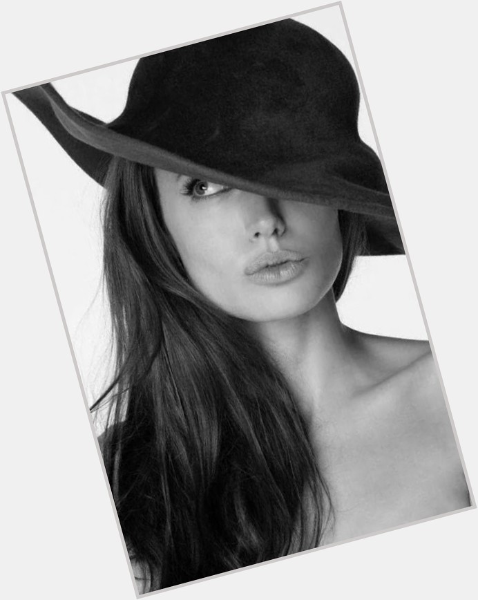 Uma das mulheres mais lindas e talentosas do mundo está completando hoje 47 anos

Happy Birthday Angelina Jolie 