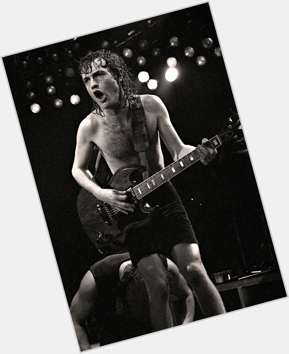 ¡Hoy el mismísimo Rock está de cumpleaños! Happy Birthday Angus Young!   
