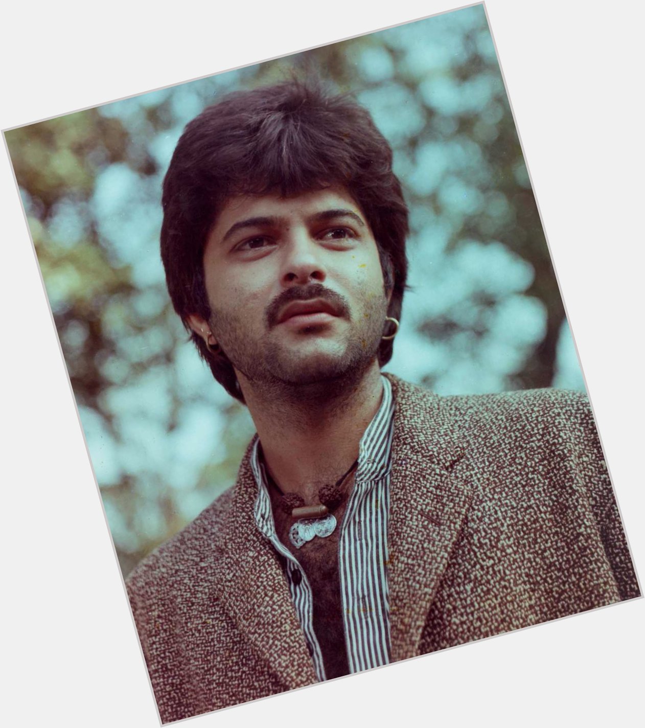 Anil Kapoor turns a year younger!

Happy Birthday  Guess the movies? 