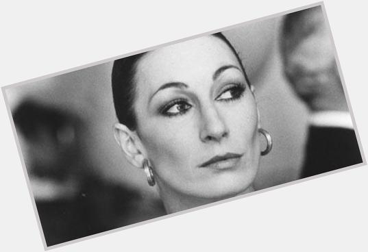 Happy 64th birthday to Anjelica Huston! Loved her best in The Grifters, Prizzi\s Honor & Enemies: A Love Story. 