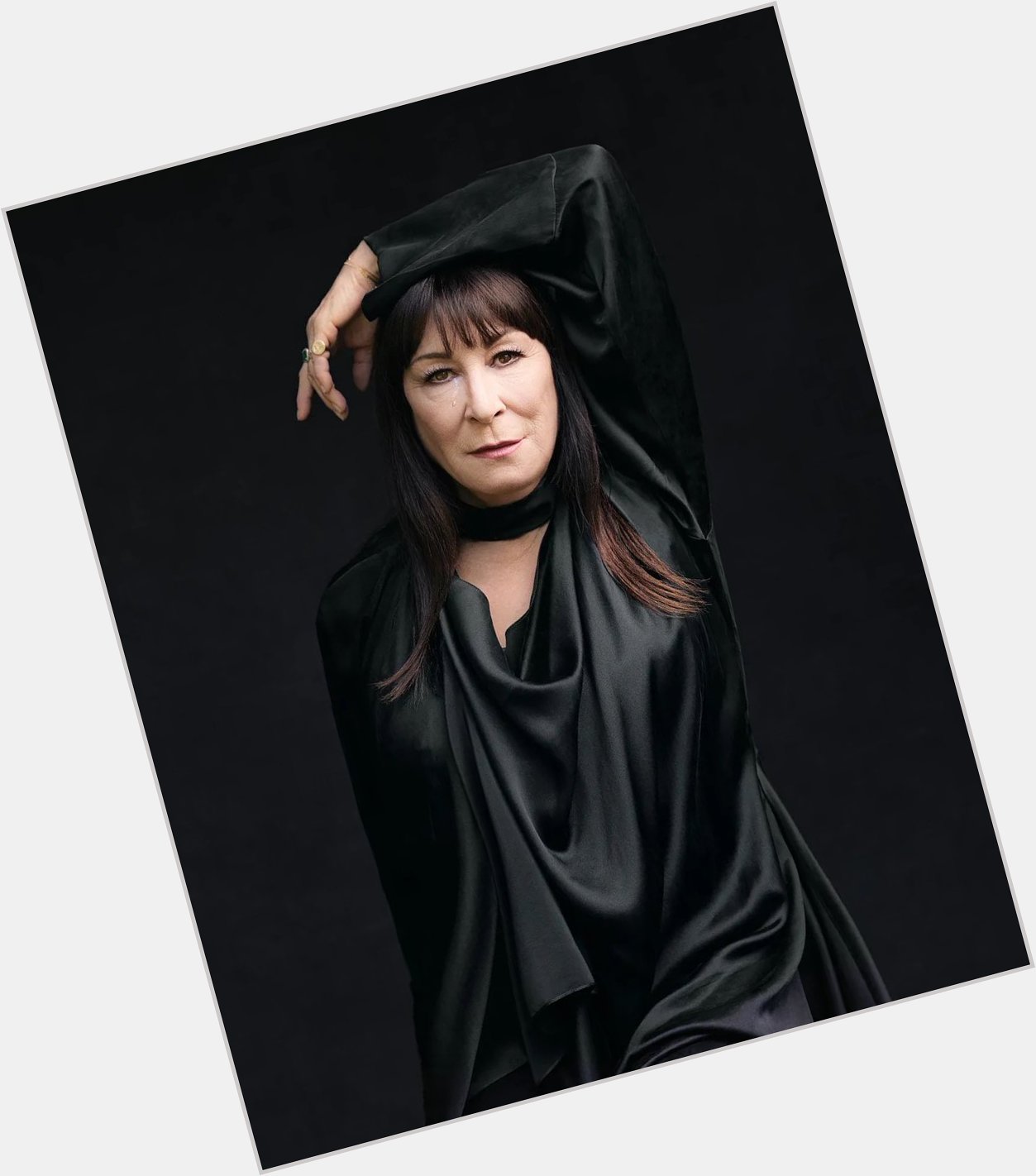 Happy birthday, Anjelica Huston!!

What s your favorite of her films? 
