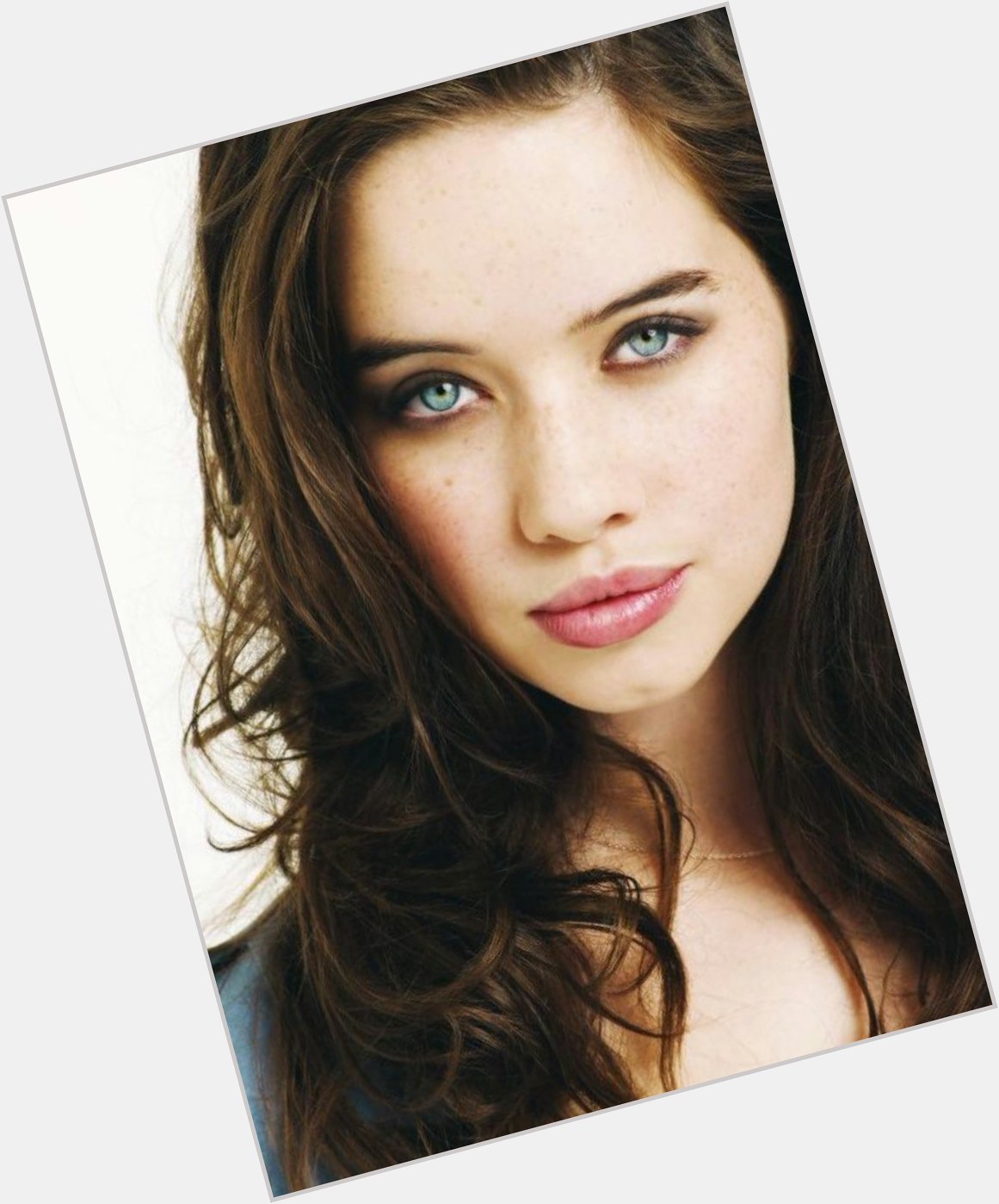  Happy Birthday To Anna Popplewell!     