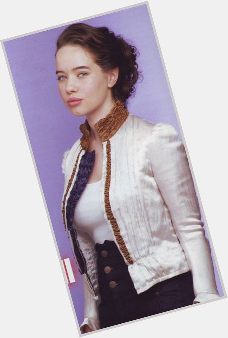 Happy birthday, dear queen Anna Popplewell! Wish you the best, you are amazing and perfect!       