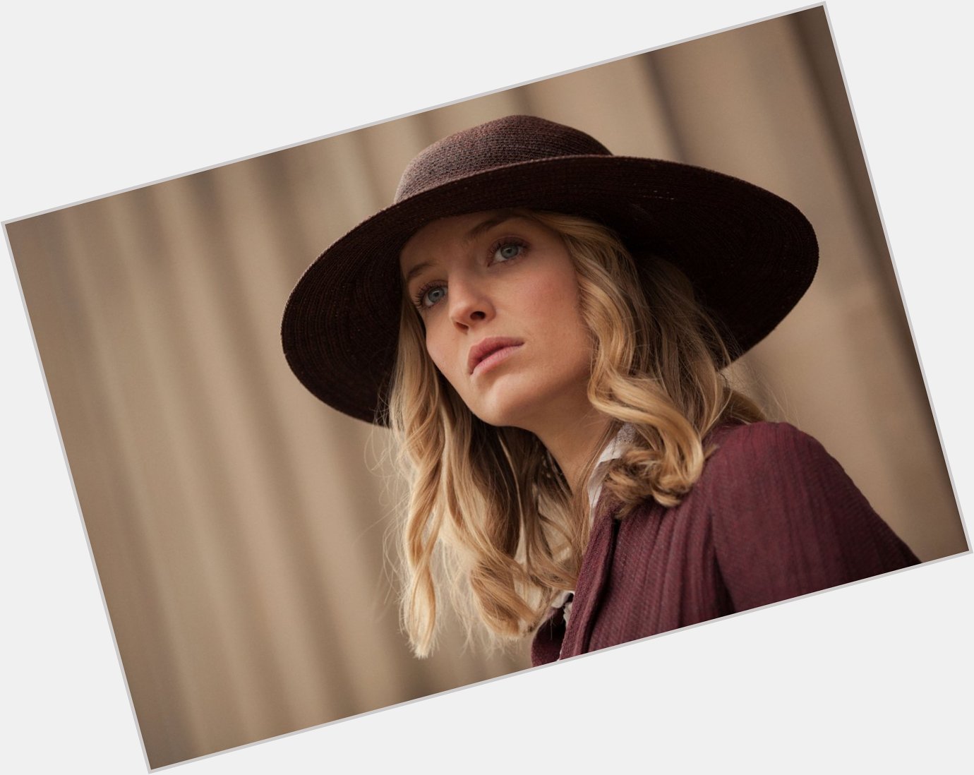 HAPPY BIRTHDAY
Annabelle Wallis
Grace from Peaky Blinders.... 