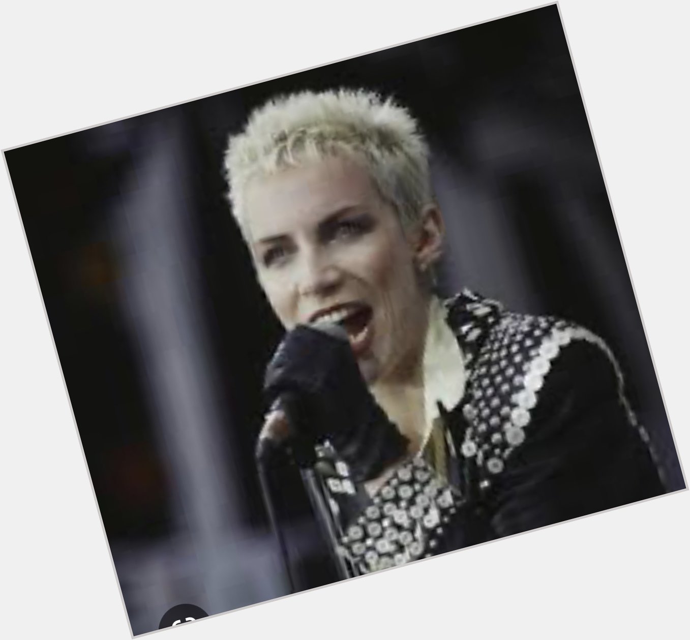 Happy Birthday   to Annie Lennox / Eurithmics. Greetings from Paraguay  . 