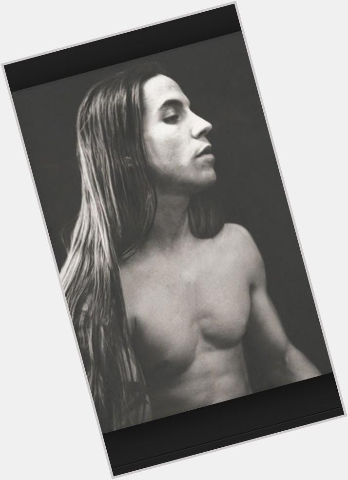 Happy birthday to the legendary Anthony Kiedis, singer of rhcp whove been my fave band since I was like 2 ily 