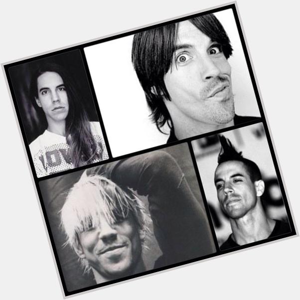 En sevdigim adam do mu bugün. Saka de il 52 yas nda.Hala ta gibi. Happy Bday Anthony Kiedis ;)  