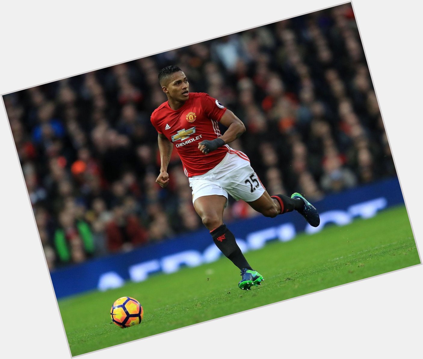 Happy birthday to Antonio Valencia who turns 32 today!      