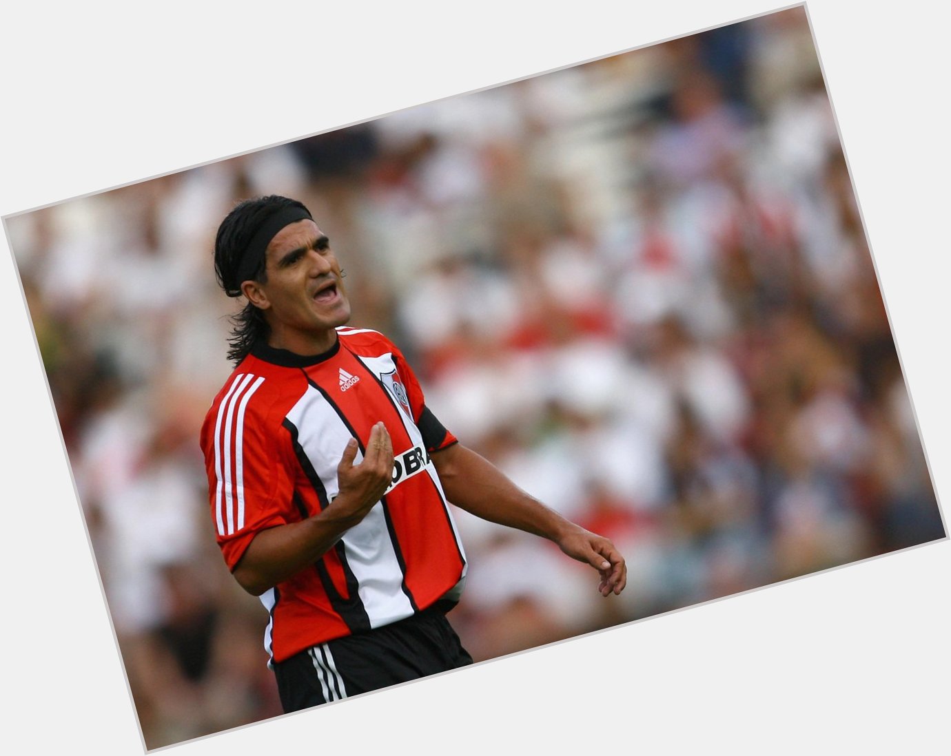 One of the best players never to have played in the Happy birthday, Ariel Ortega! 
