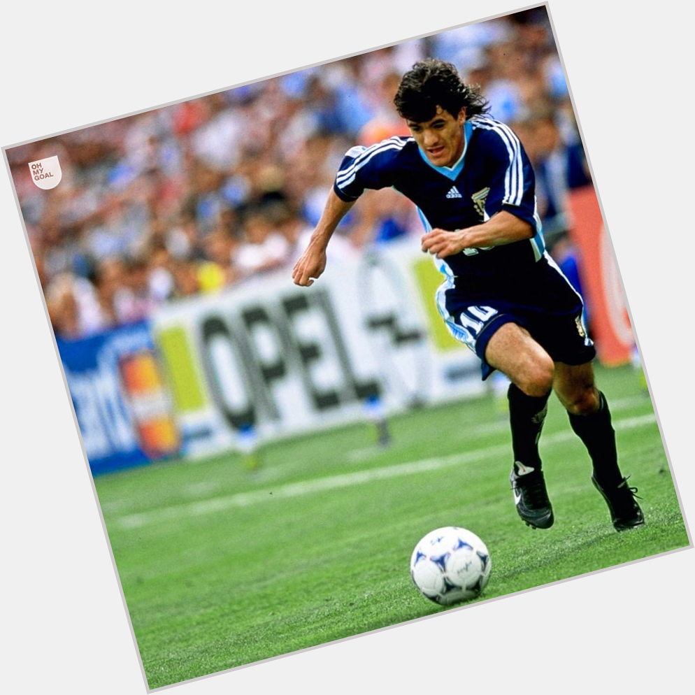 If you recognize this guy you know what a true speed-dribbler looks like. Happy belated birthday Ariel Ortega. 