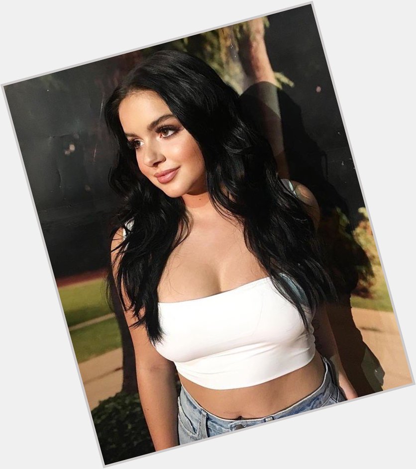 It is the outstandingly sexy Ariel Winter\s birthday today. 
Happy Birthday to this stunner  