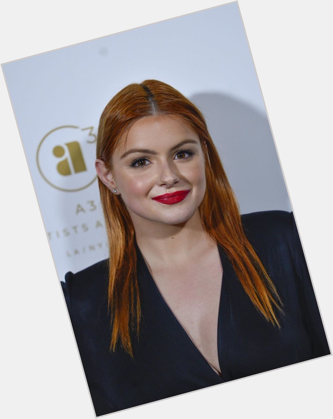Happy 24th birthday to (Ariel Winter)! The actress who played Alex Dunphy from Modern Family. 
